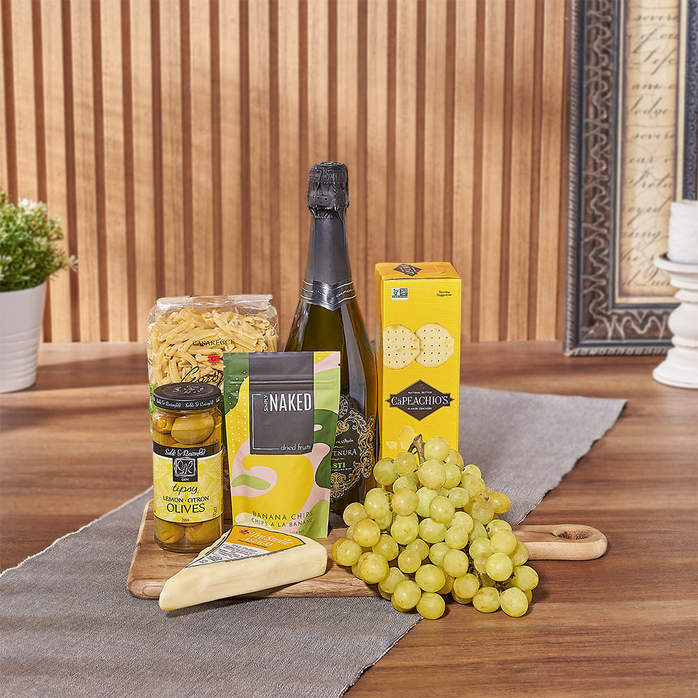 Kosher Sparkling Wine and Cheese Board – how the gift is presented