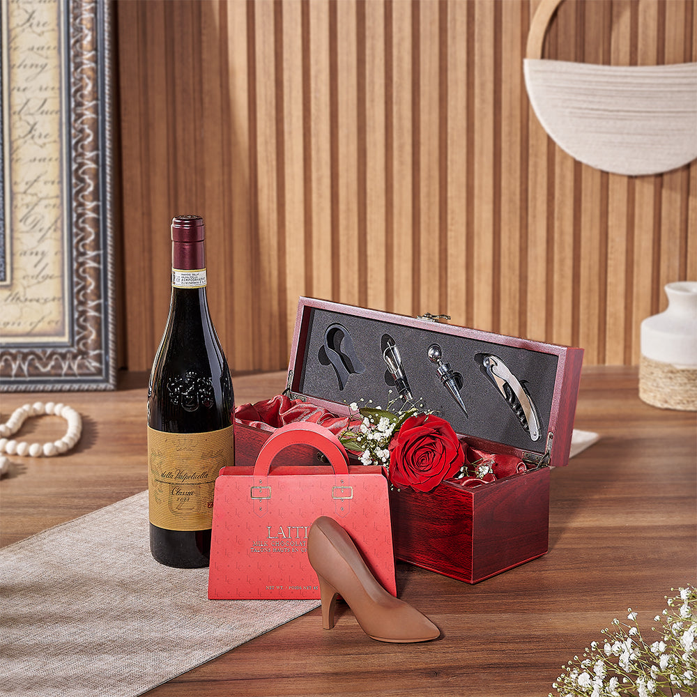 Wine Presentation Box with Red Rose – how the gift is presented