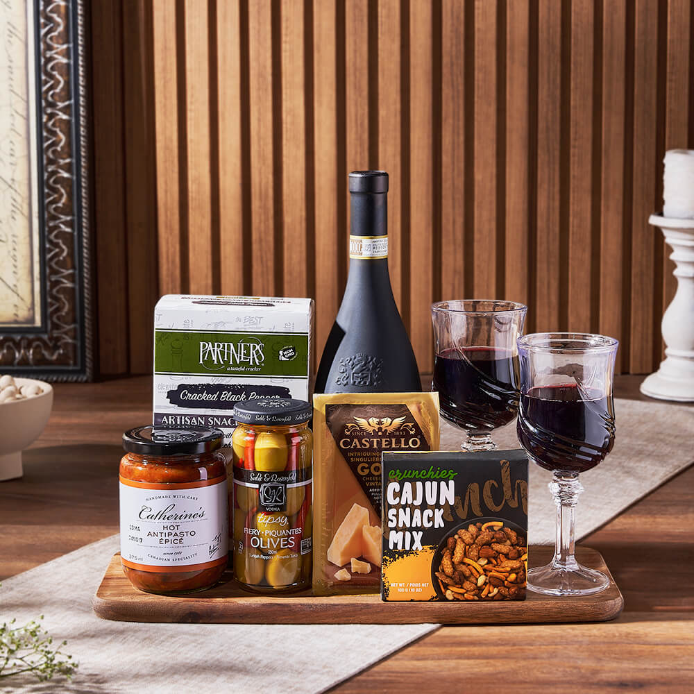 Classic Wine Basket with Cajun Snacks – how the gift is presented