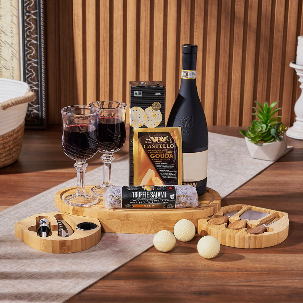 Golf-Themed Wine and Cheese Gift Set – how the gift is presented