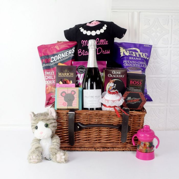 Champagne and Gourmet Chocolate Gift Basket – how the gift is presented