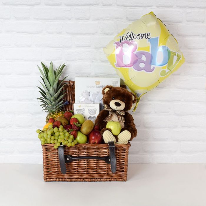 Luxury Baby Welcome Basket with Plush Toy and Organic Fruits – how the gift is presented