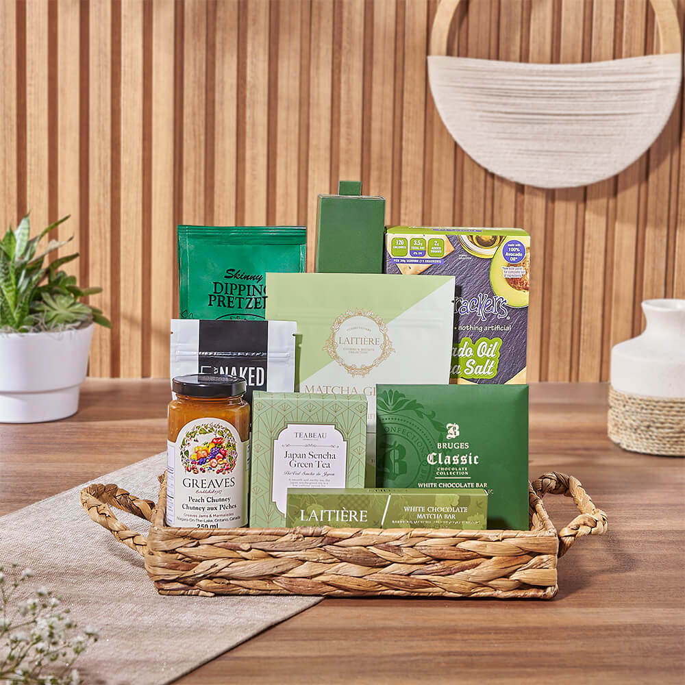 Premium Party-Sized Gourmet Snack Basket Gift – how the gift is presented