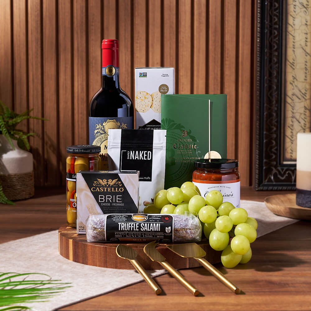 Wine Basket with Salami and Pistachios – how the gift is presented