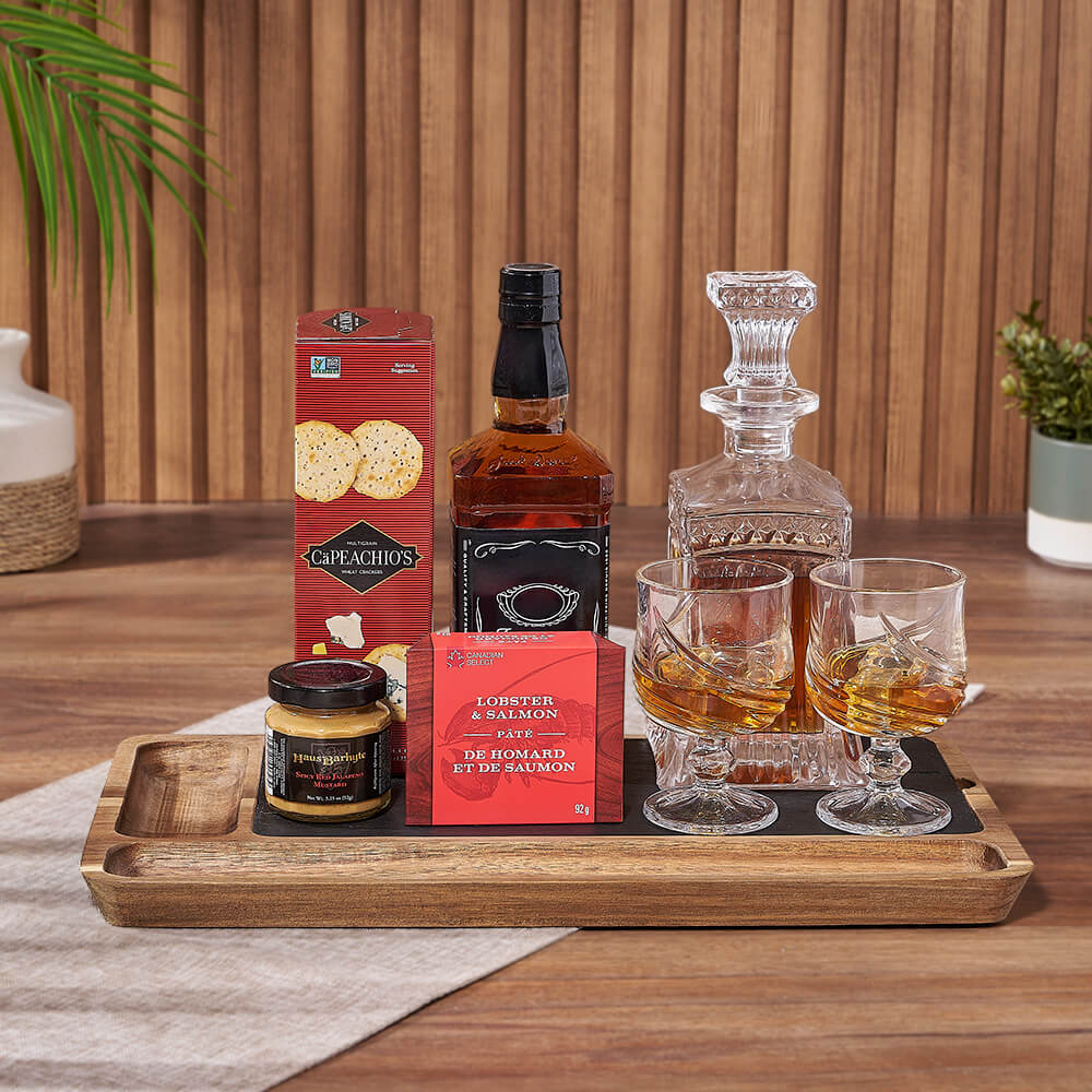 Liquor Basket with Decanter and Crackers – how the gift is presented