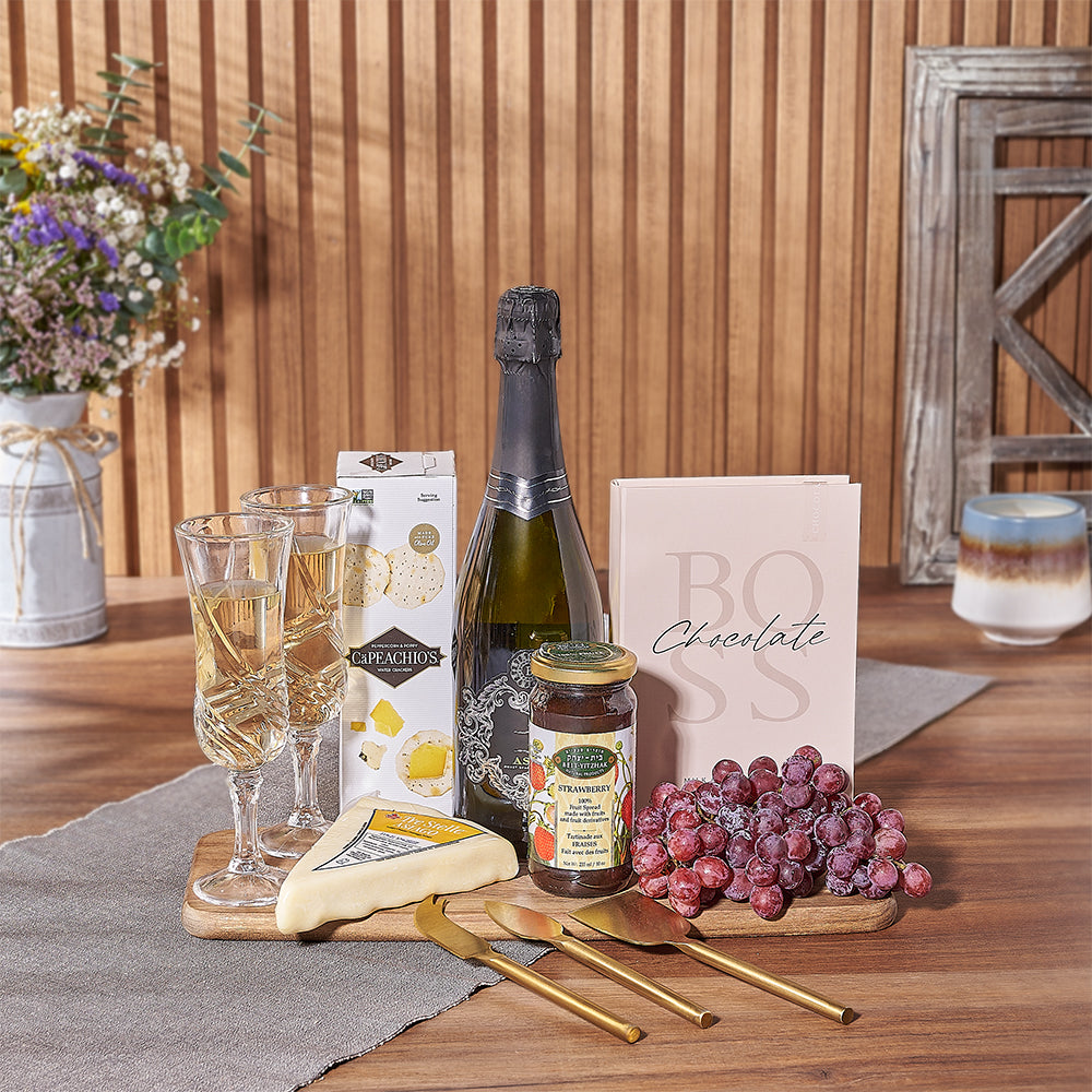 Kosher Sparkling Wine and Acacia Board – how the gift is presented