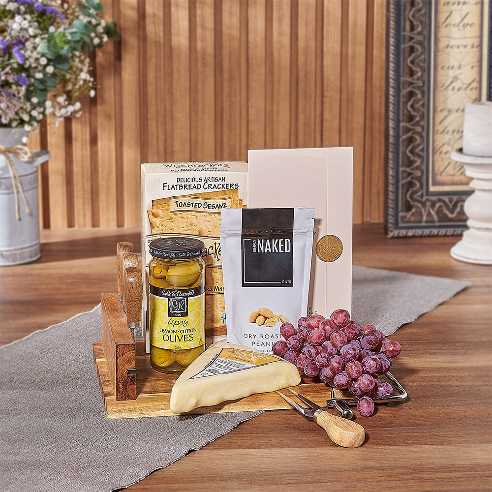Kosher Snack Board with Cheese Knives – how the gift is presented