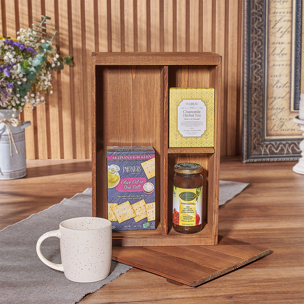 Elegant Snack and Tea Gift Basket – how the gift is presented