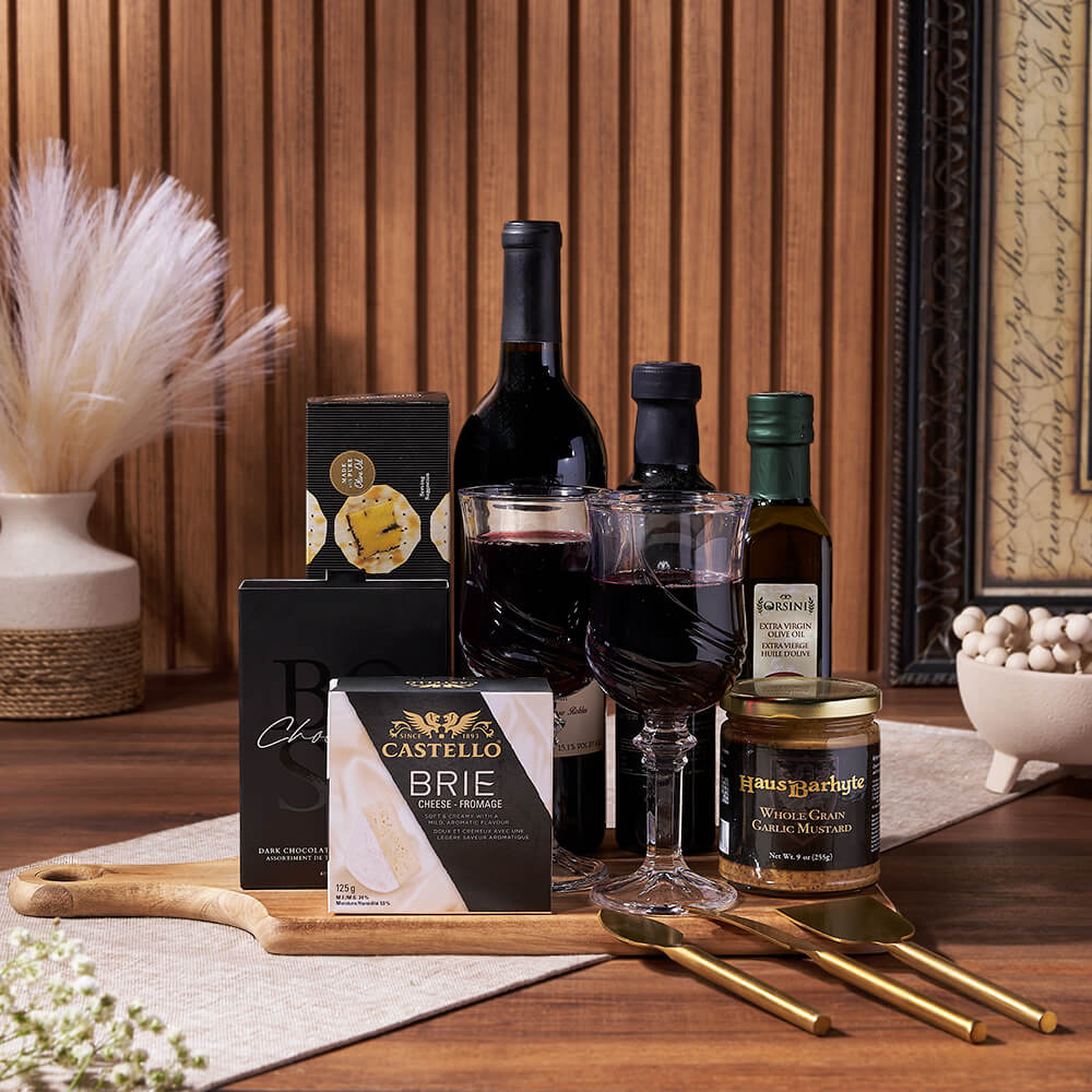 Wine Basket with Chocolate and Crackers – how the gift is presented