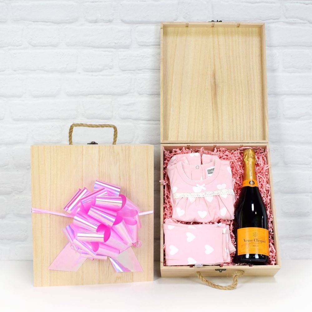 Champagne Gift Set for Baby Girl – how the gift is presented