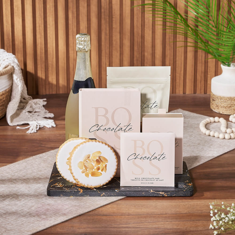 Cookie and Sparkling Wine Gift Basket – how the gift is presented