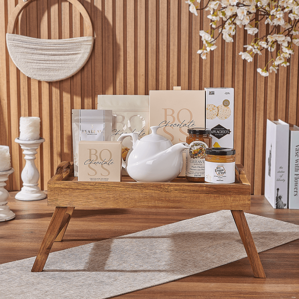 Halal Tea and Treats Bed Tray – how the gift is presented