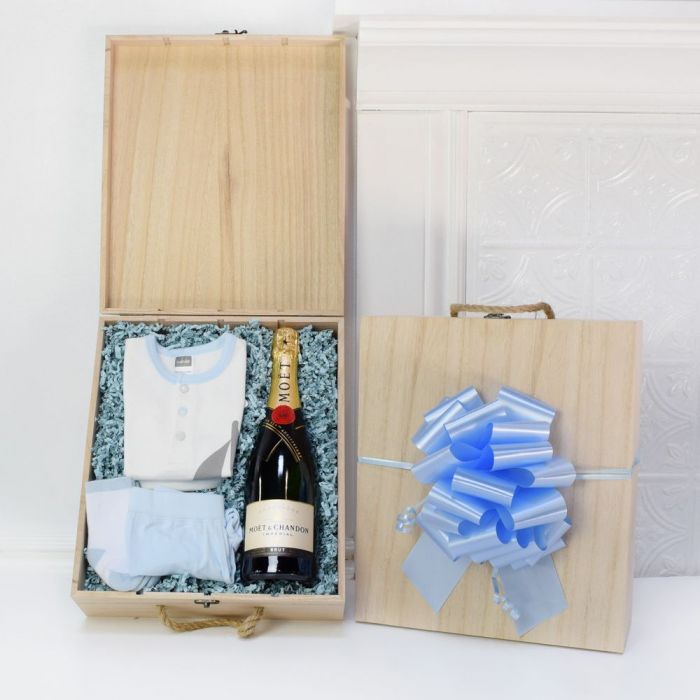 Arrival of a Little Prince Champagne Gift with Baby Clothes in Pine Box – how the gift is presented