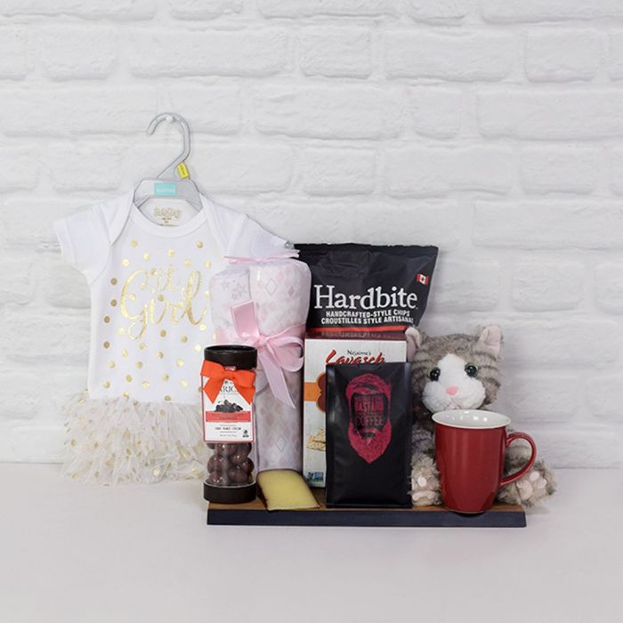Baby Gift Basket with Plush Kitten – how the gift is presented
